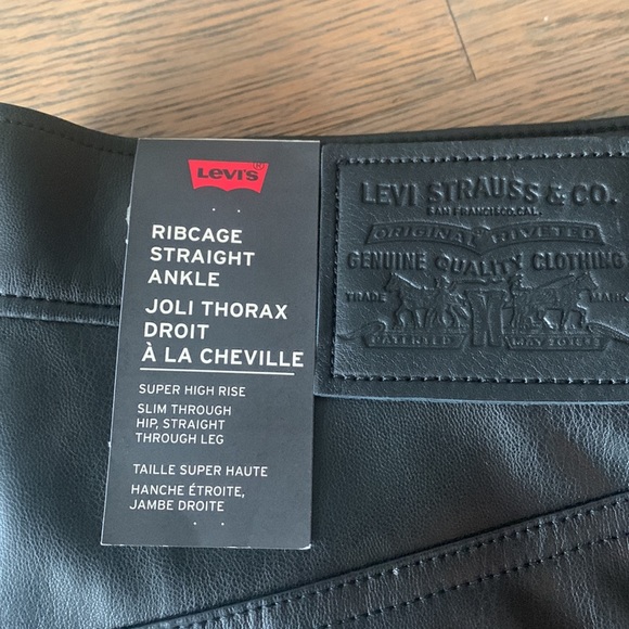 Levi’s rib cage straight ankle leather pleather pant - Picture 8 of 8